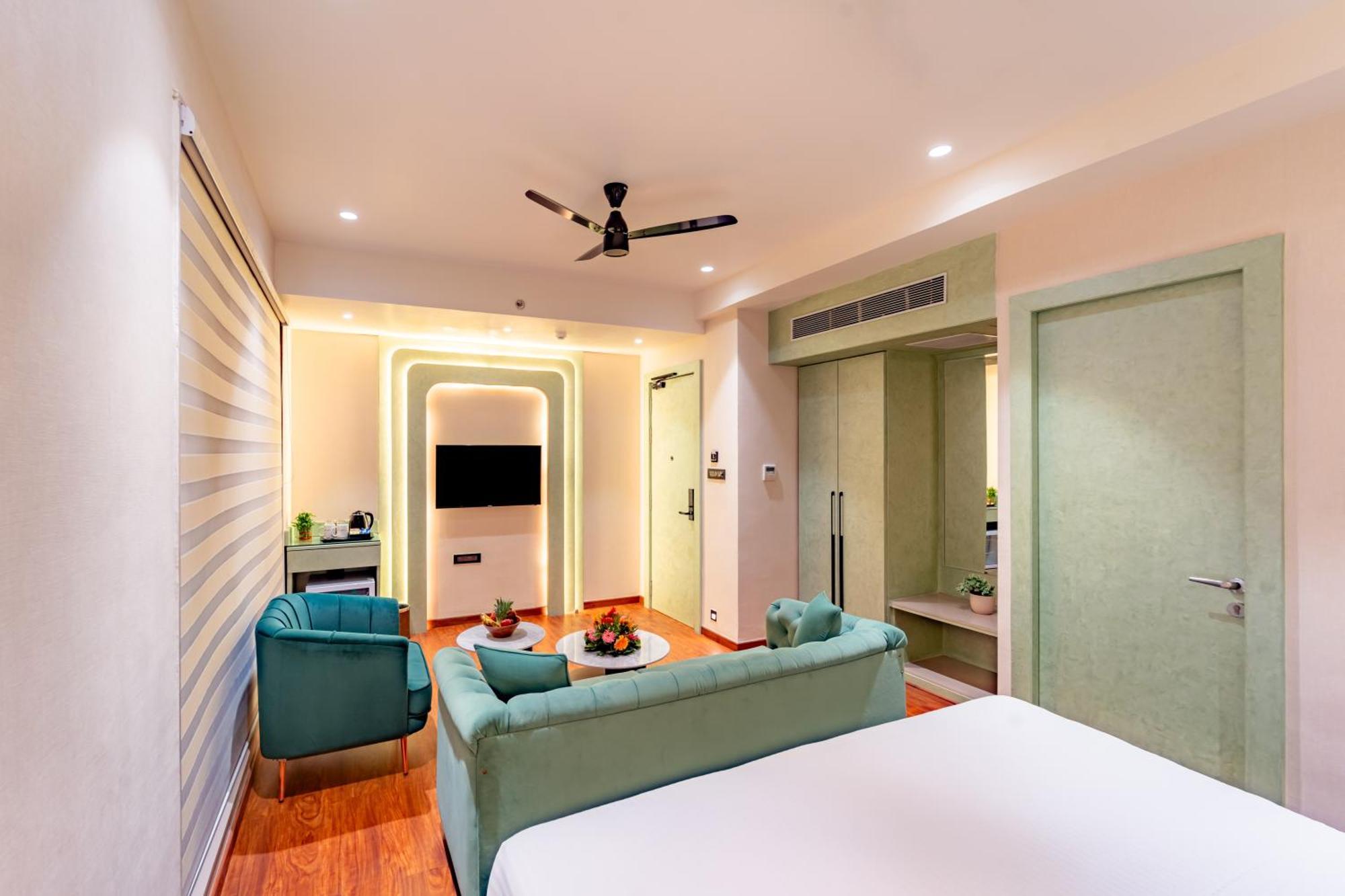 Playsales Scarlet Vijay Nagar Indore Exterior foto