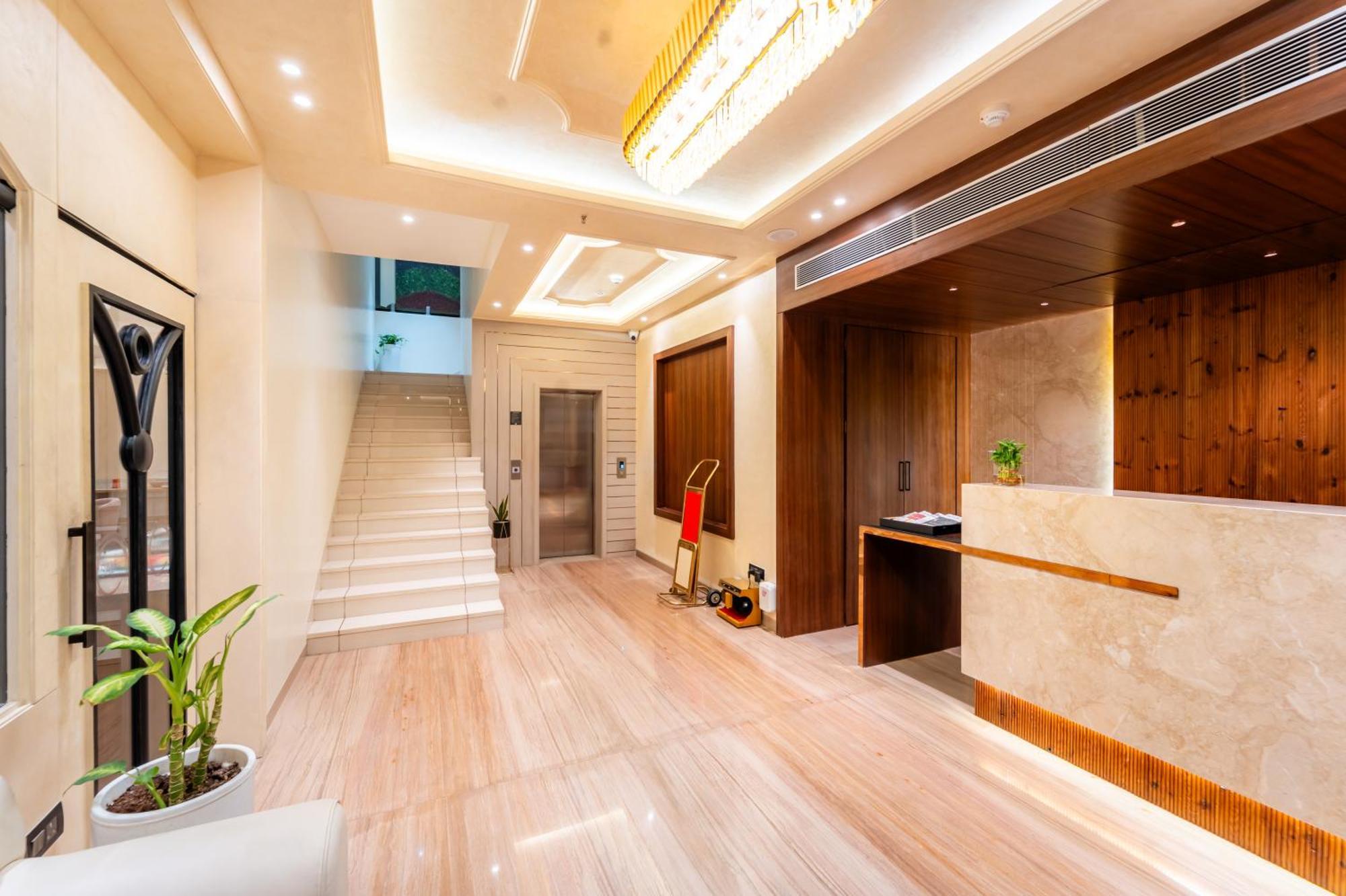 Playsales Scarlet Vijay Nagar Indore Exterior foto